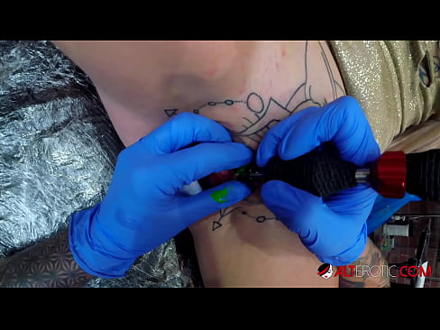 ❤️ Uiters getatoeëerde hottie Sully Savage het 'n tatoeëermerk op haar klitoris gekry ❤️❌ Russiese pornografie by ons af.f150pulse.top ❌